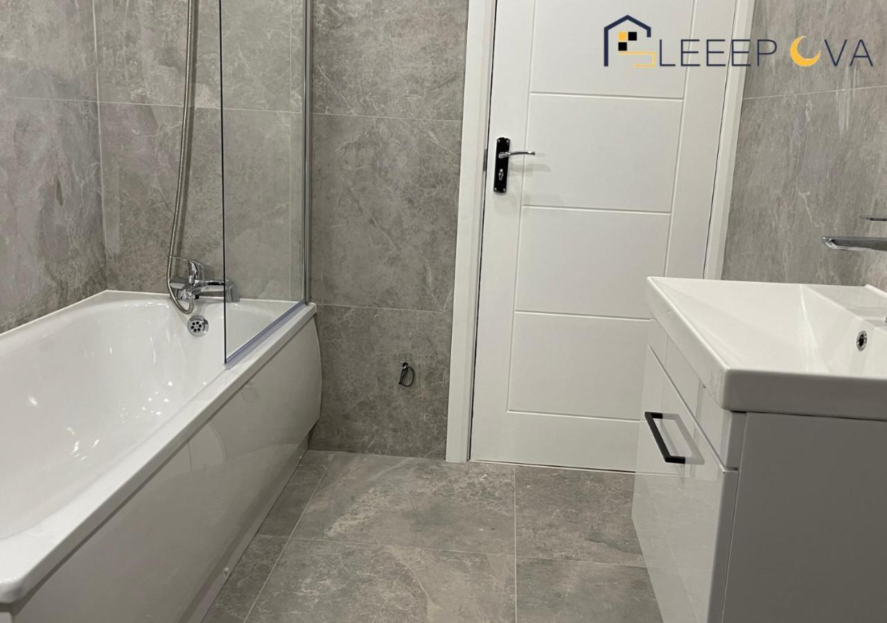 Appartamento Last-Minute Specials L Premium Deals L Luxury & Modern 1 Bedroom Apartment 5Plus Guests Couples Families Business Sleepova Short Lets & Serviced Accommodation Londra