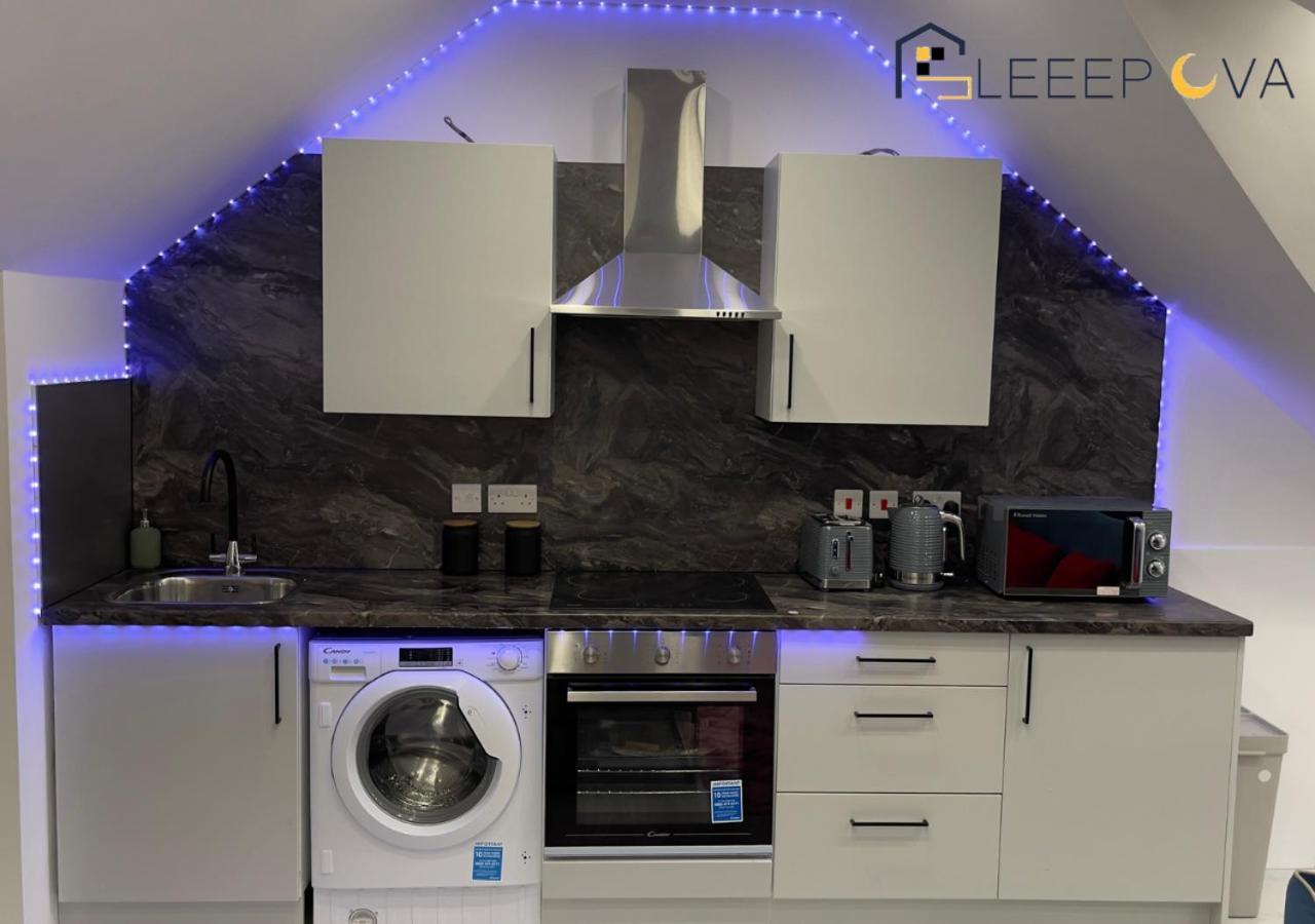 Last-Minute Specials L Premium Deals L Luxury & Modern 1 Bedroom Apartment 5Plus Guests Couples Families Business Sleepova Short Lets & Serviced Accommodation Appartamento Londra