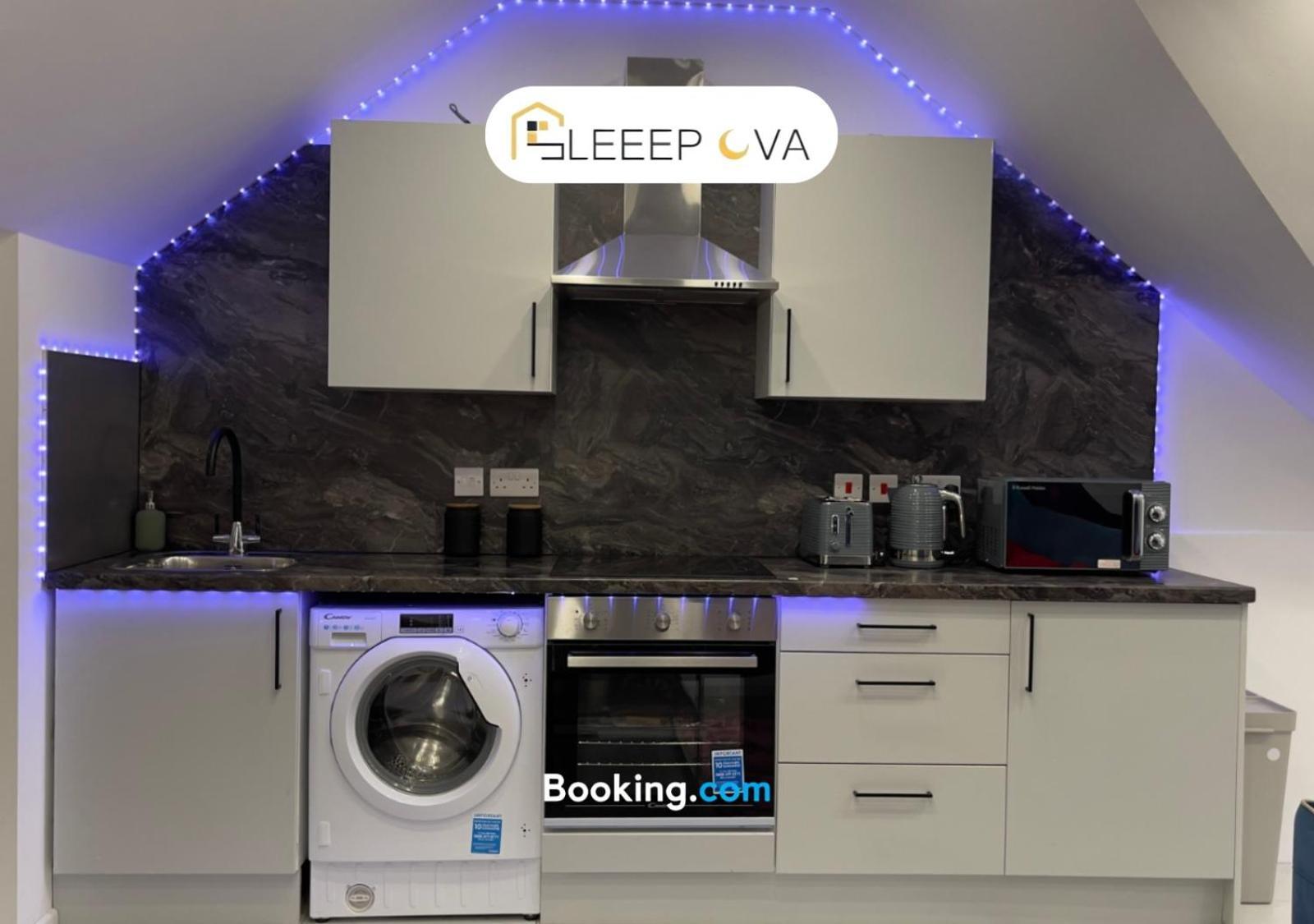Last-Minute Specials L Premium Deals L Luxury & Modern 1 Bedroom Apartment 5Plus Guests Couples Families Business Sleepova Short Lets & Serviced Accommodation Appartamento *